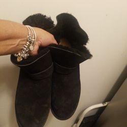 Sz8 Blk Suede Uggs Fits 7.5 also Pet Smk free 