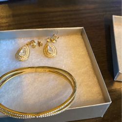 Bracelet and earrings