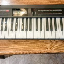 Roland Alpha Juno-1 Programmable Polyphonic Synthesizer 1 - 49-Key Programmable Polyphonic Synthesizer 1 - 49 Key-Black