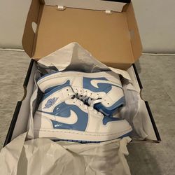 Selling Jordans 1 /white&babyblue