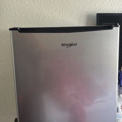 Whirlpool mini Fridge