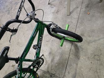 Title

Avigo Pro18 BMX Bike with Helmet