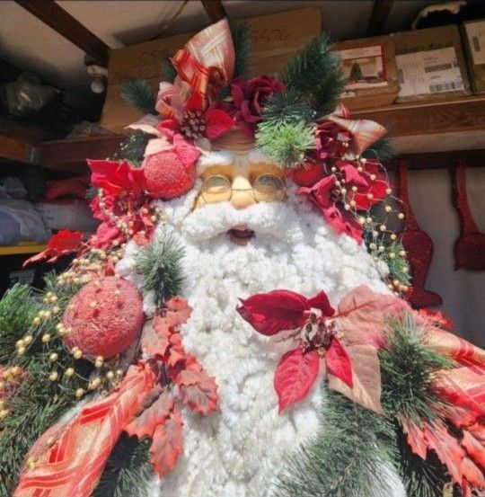 Old World Santa Figure óFt. t. Tall Life Size
