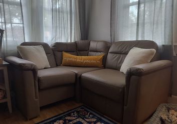 BEIGE LEATHER SECTIONAL 74"X64" EUC