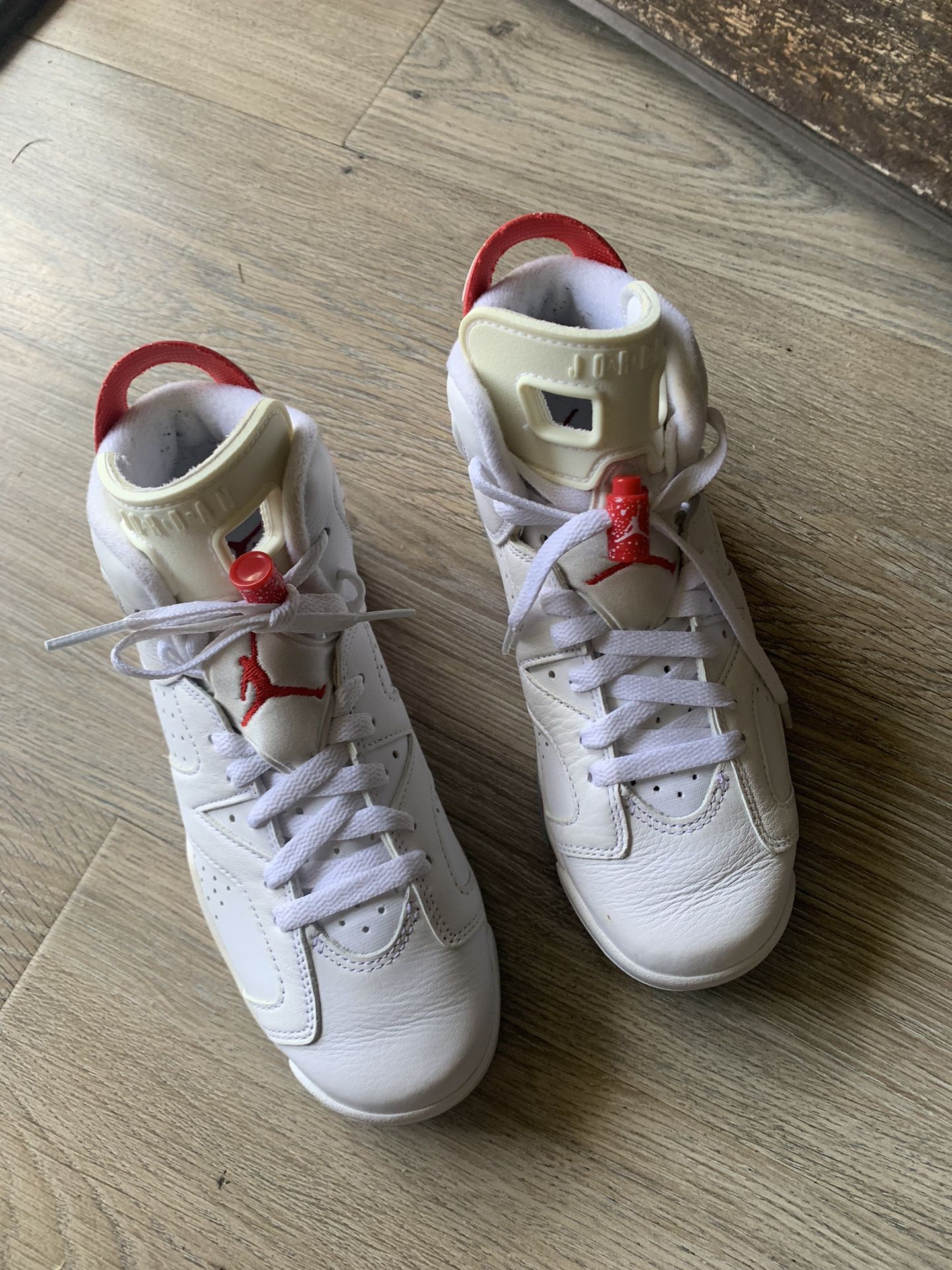 Jordan 6 Retro Oreo Red