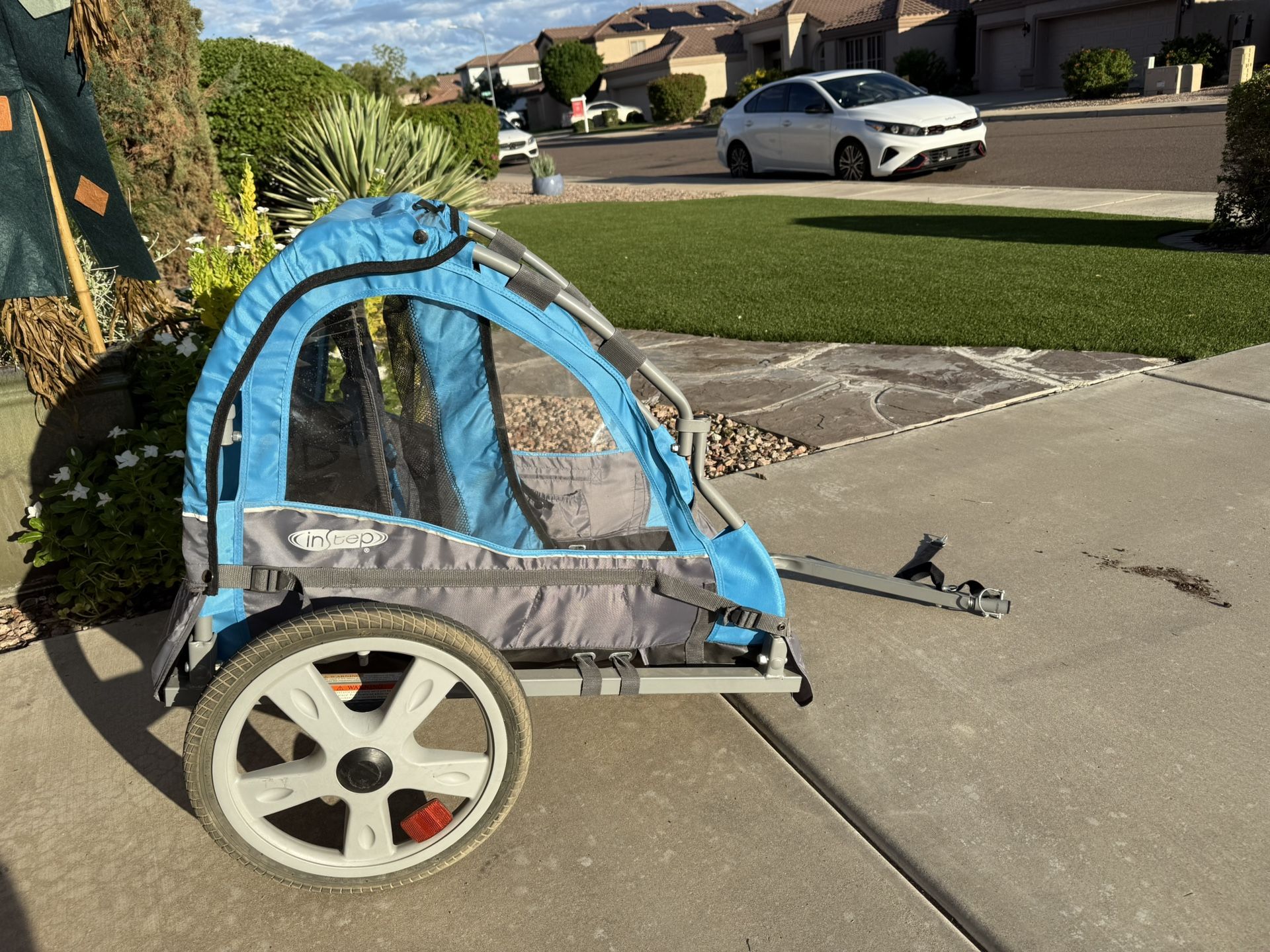 InStep Bike Trailer – Great Condition, Ready to Ride! 