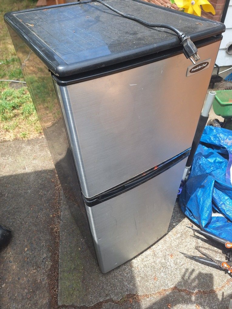 Mini fridge