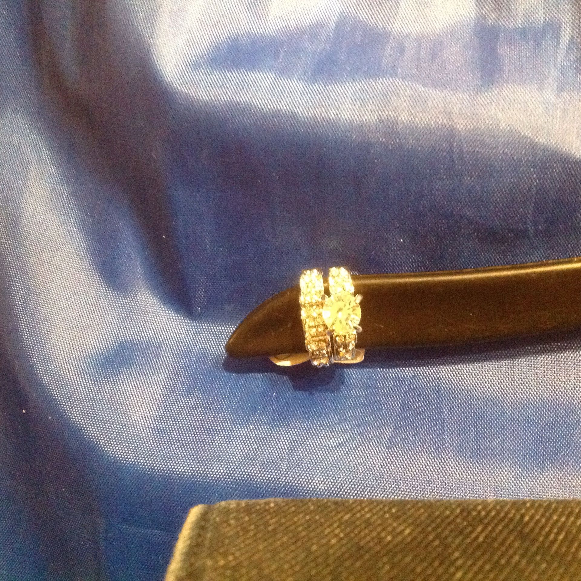 Silver colored weeding set n faux diamonds, size 7 1/2