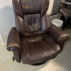 Leather Love Seat / Sillon De Piel