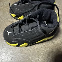 Jordan 14’s. Black N Yellow. 6c