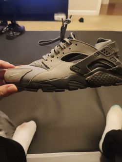 Women's 7y Nike air huarache grey suade