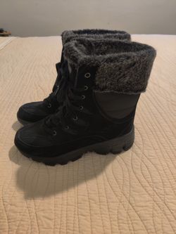 Skechers Women Boots Size 7