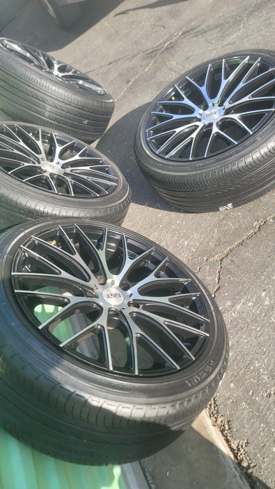 Wheel 18 5 Lugs 5x114.3 Like New