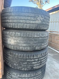 235/60/r17 GoodYear Set Of 4 TIRES WITH RIM
