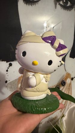 Hello Kitty Mummy Halloween Figurine