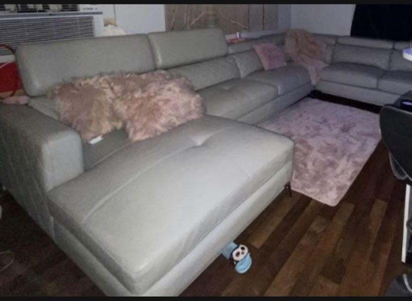 sofia vergara logo Sofia Vergara Via Sorrento White 4 Pc Sectional