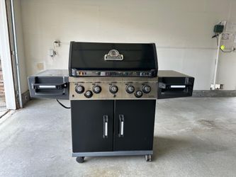 Large Propane BBQ Grill, Used Twice, Side Burner + Rotisserie, Huntington Patriot 590