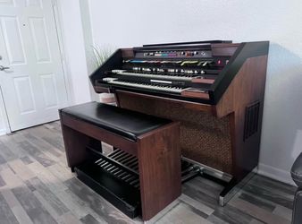 Hammond organ Concorde 2300