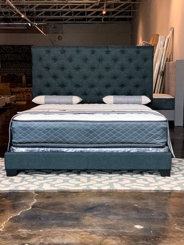 BRAND NEW KING SIZE BED AMD MATTRESS (FREE DELIVERY) for