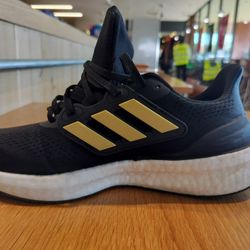 Adidas Women Pure Boost 22, Black And White Size 10