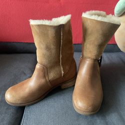 Ugg Boots Brown Size 7.5