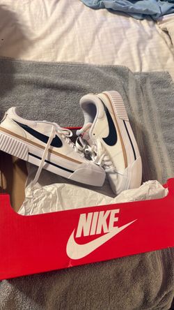 Nikes 7.5 new $30