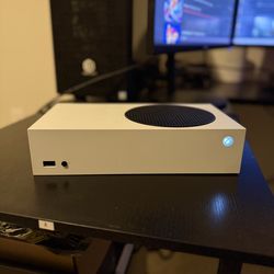 Xbox Series S – Great Condition – Ready to Play