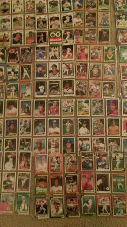 Collection of 135 baseball cards