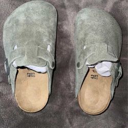 New Birkenstocks – Integrating Style with Comfort! defense table