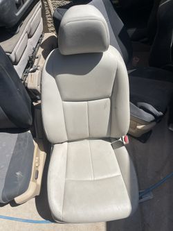 2015 Q50 Seats (driver and passenger)