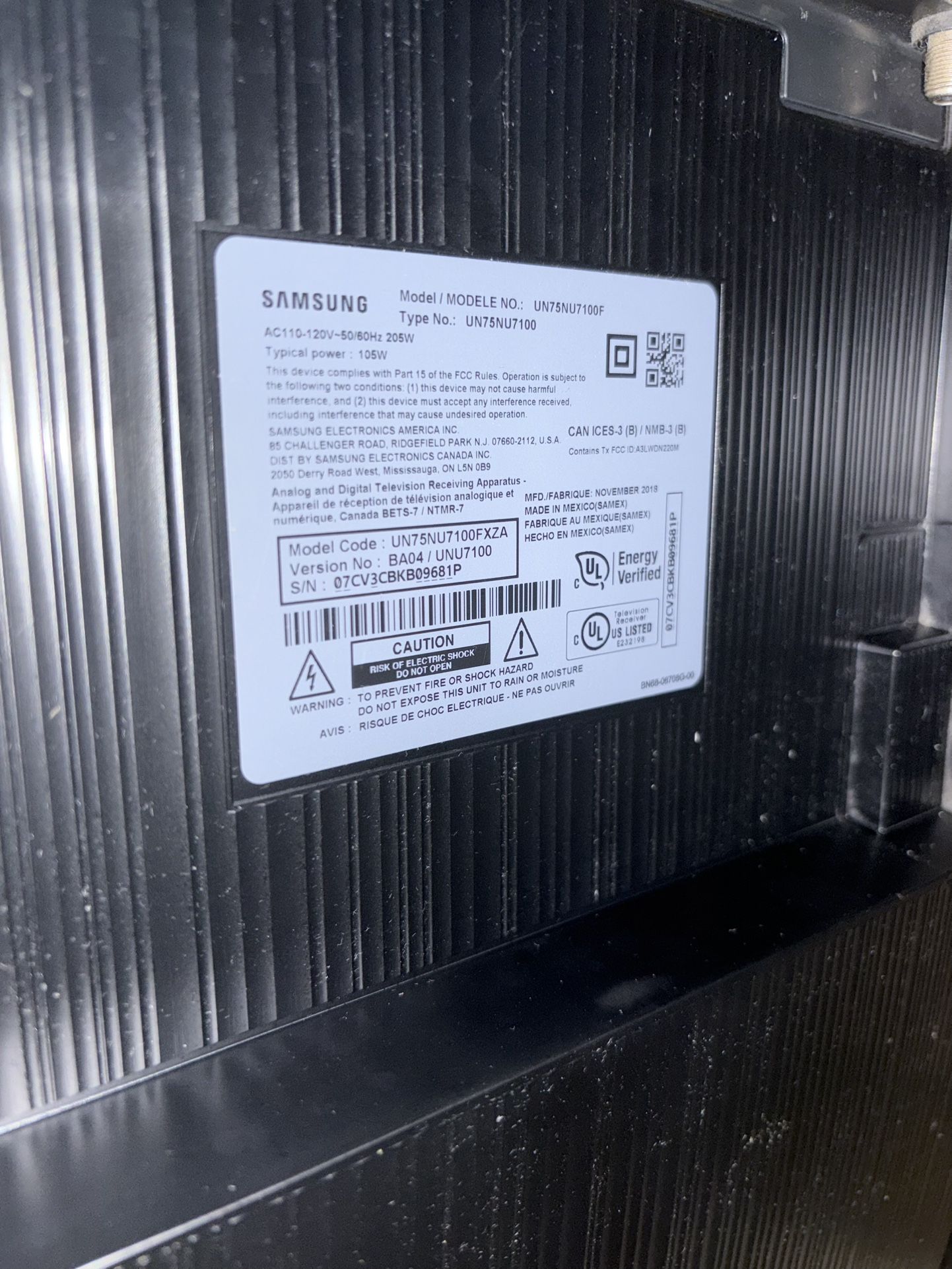 Large 75” Samsung TV with remote