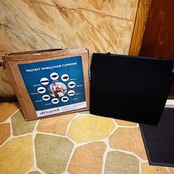 Comfort Wheelchair Cushion – Supportive Seat Pad (Good Condition)