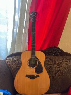 Yamaha Acoustic Guitar Natural Finish