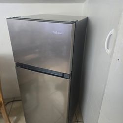 VISSANI FRIDGE/ REFRIGERADOR