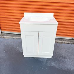 Project Source Dover 24-in True White Single Sink Bathroom Vanity with White Cultured Marble Top (Fully Assembled)