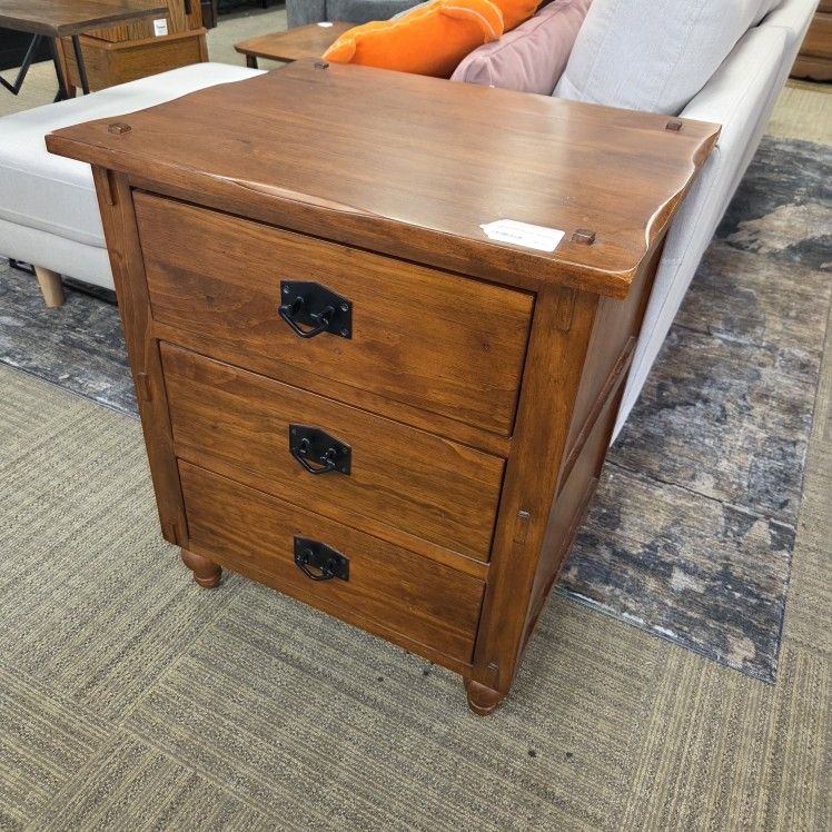 TRADEWINS 3Drawer Nightstand