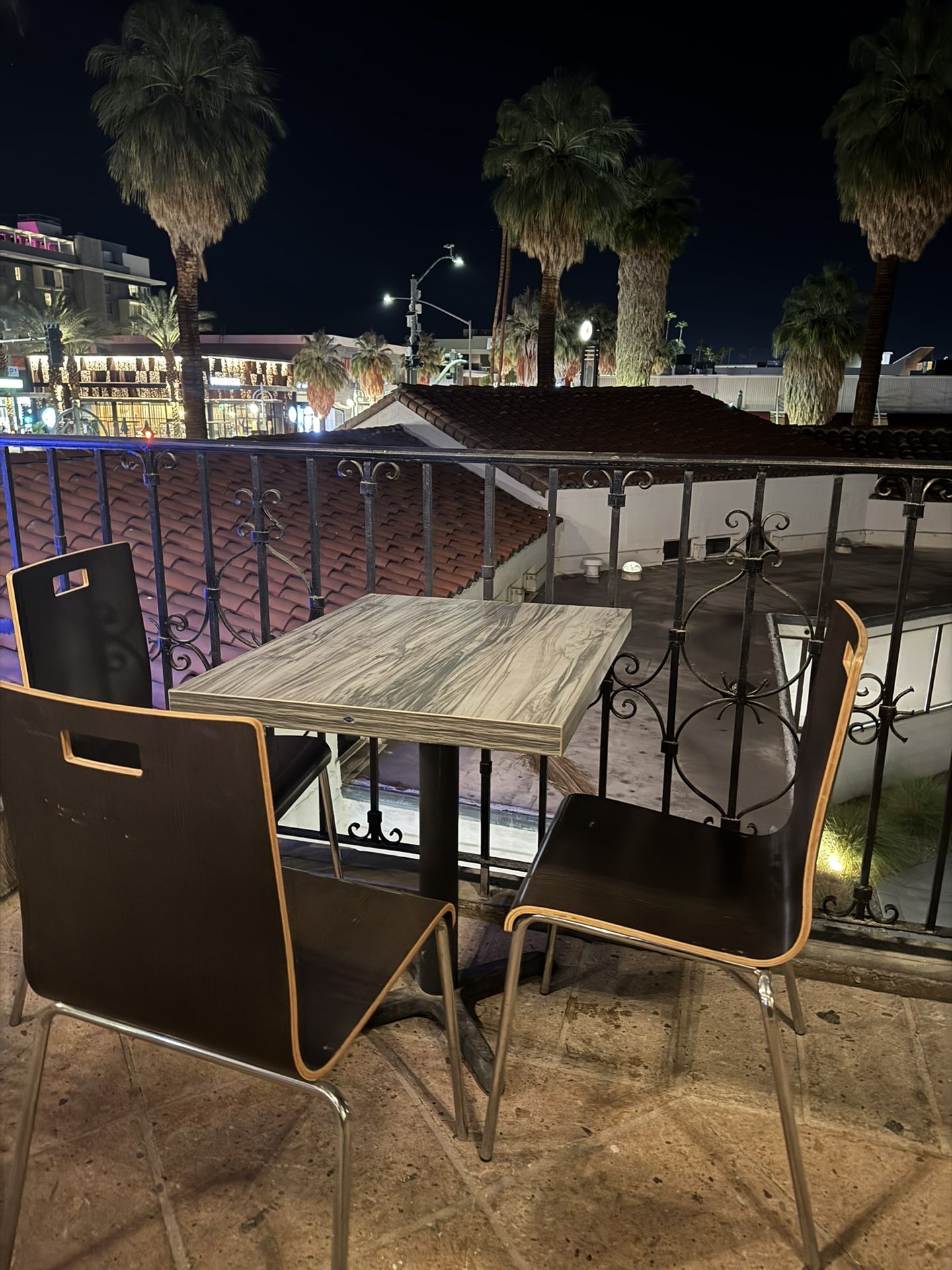 Table W/ 4 Chairs