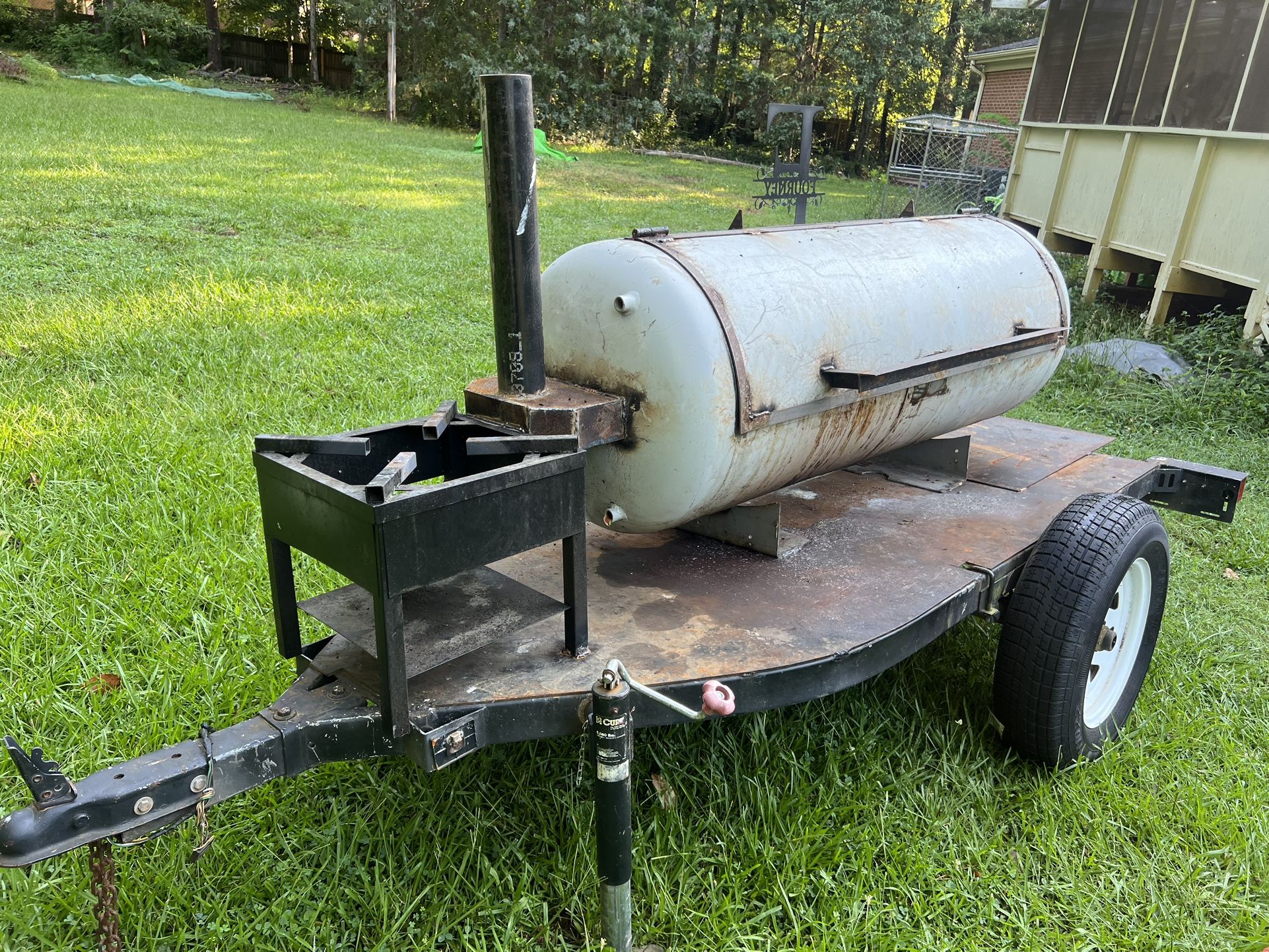 Pull Behind BBQ Smoker Pig Cooker