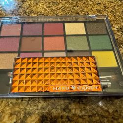 Hard Candy Look Pro Eyeshadow Palette 15 MATTE Shades With Brushes
