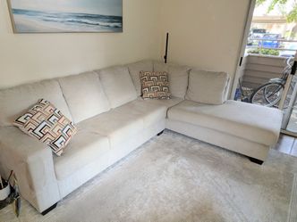 Light Beige Sectional Couch – Good Condition