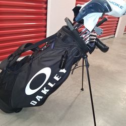 Oakley Golf Bag (Carry/stand) Bag Only. In Excellent Condition,  High Quality. 