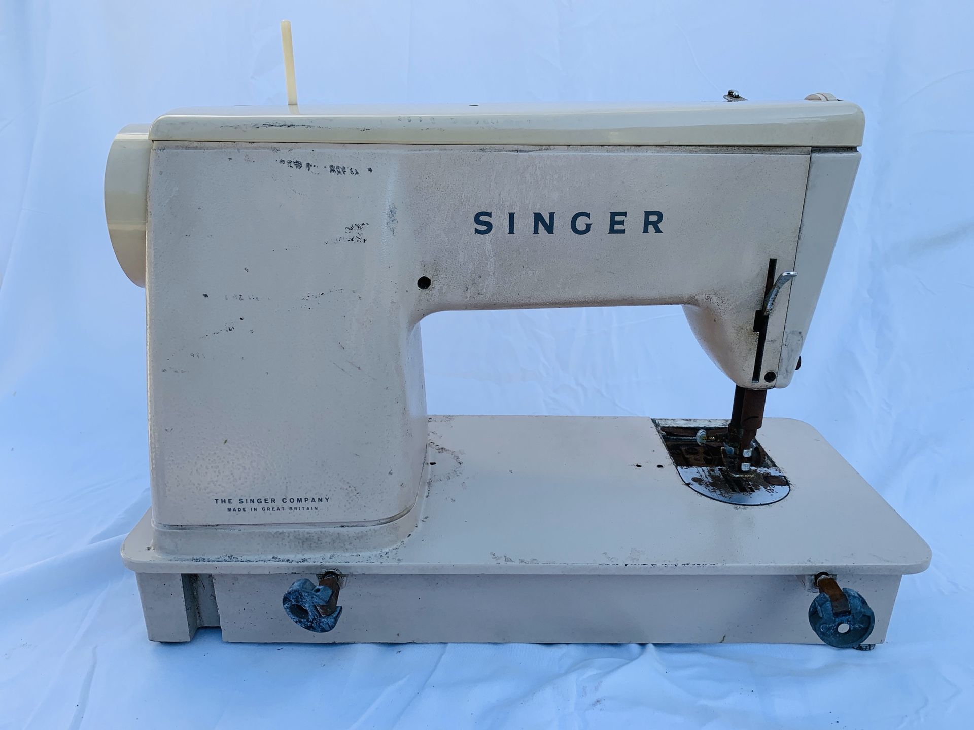 Vintage Singer Stylist Zig Zag Model 457 Sewing Machine for Sale in Los