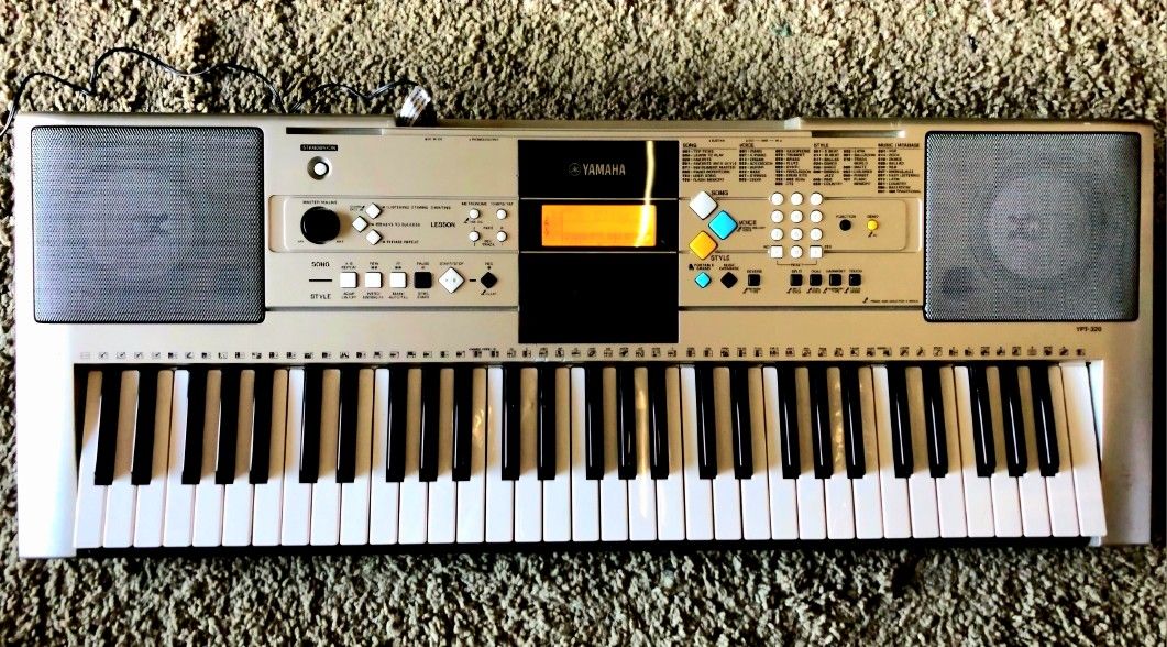 Yamaha PSR-E323 YPT-320- Silver Gray
