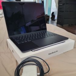 MacBook Air 13” M4 – 16GB RAM – 256GB SSD – Like New