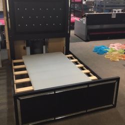 Six piece full bedroom set