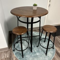Tall Pub Table With 2 Stools