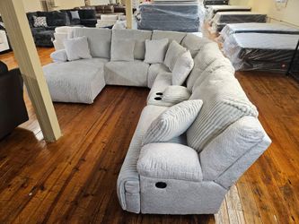 Top tier Modular reclining sectional couch set Only $39 down payment 👉 Please ask Jon Green for a discount when you arrive!