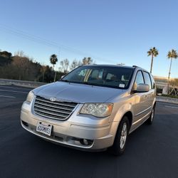 2010 Chrysler Town And Country Touring 