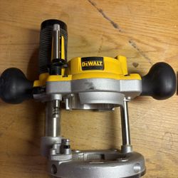 Plunge Router Base- Dewalt 