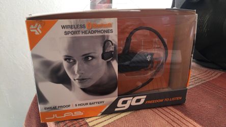 Wireless earbuds